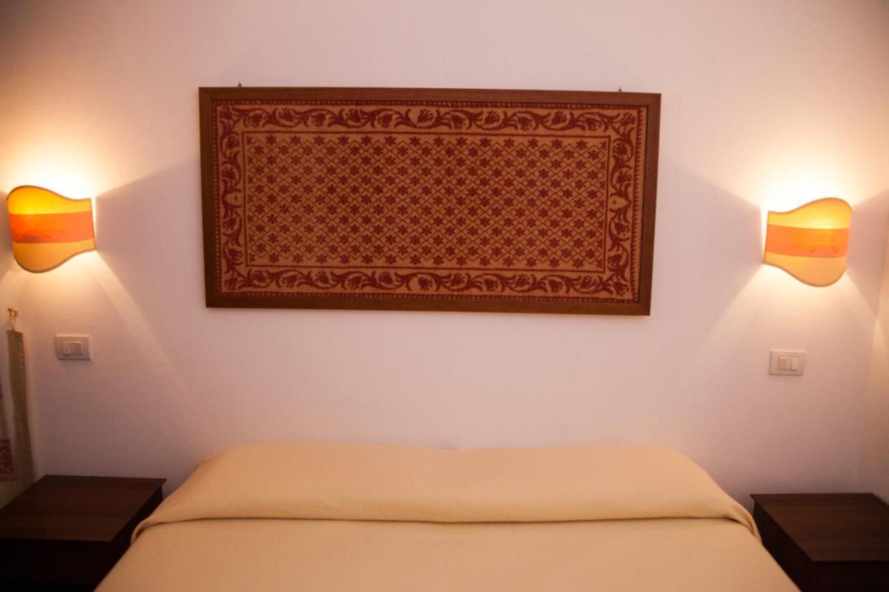 Affitta Camere Casa Delle Rose Villanova Monteleone Esterno foto