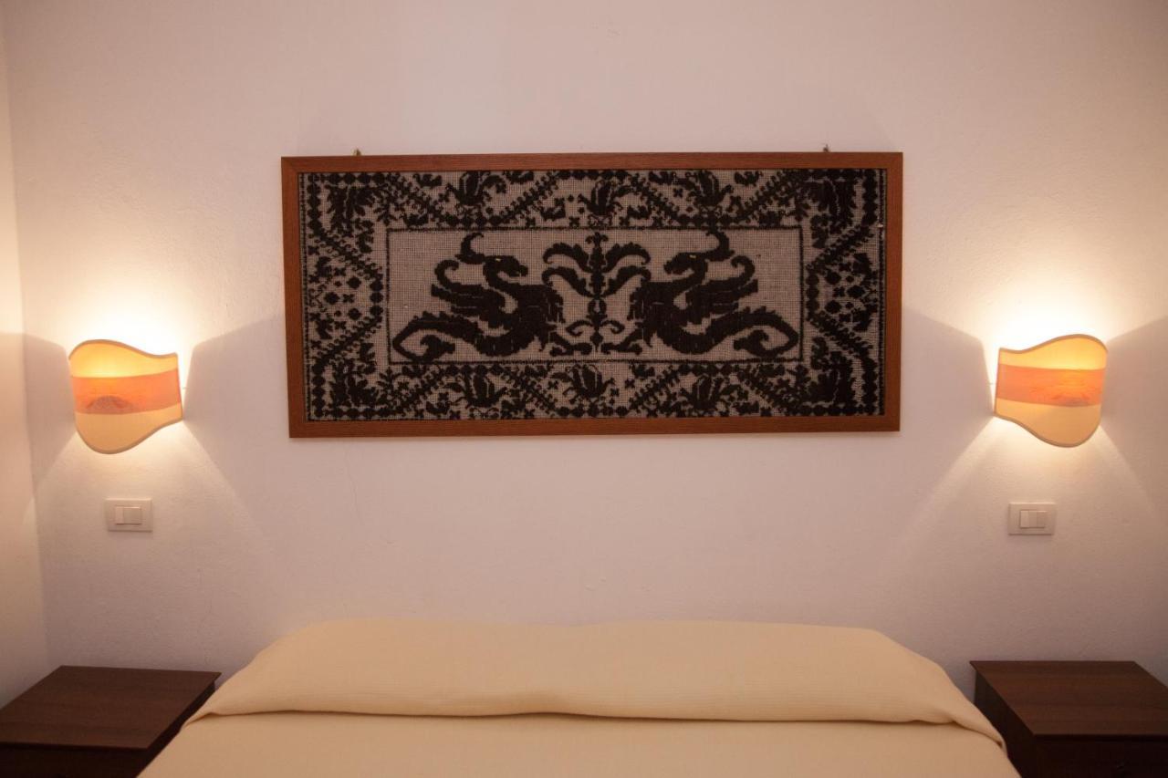 Affitta Camere Casa Delle Rose Villanova Monteleone Esterno foto