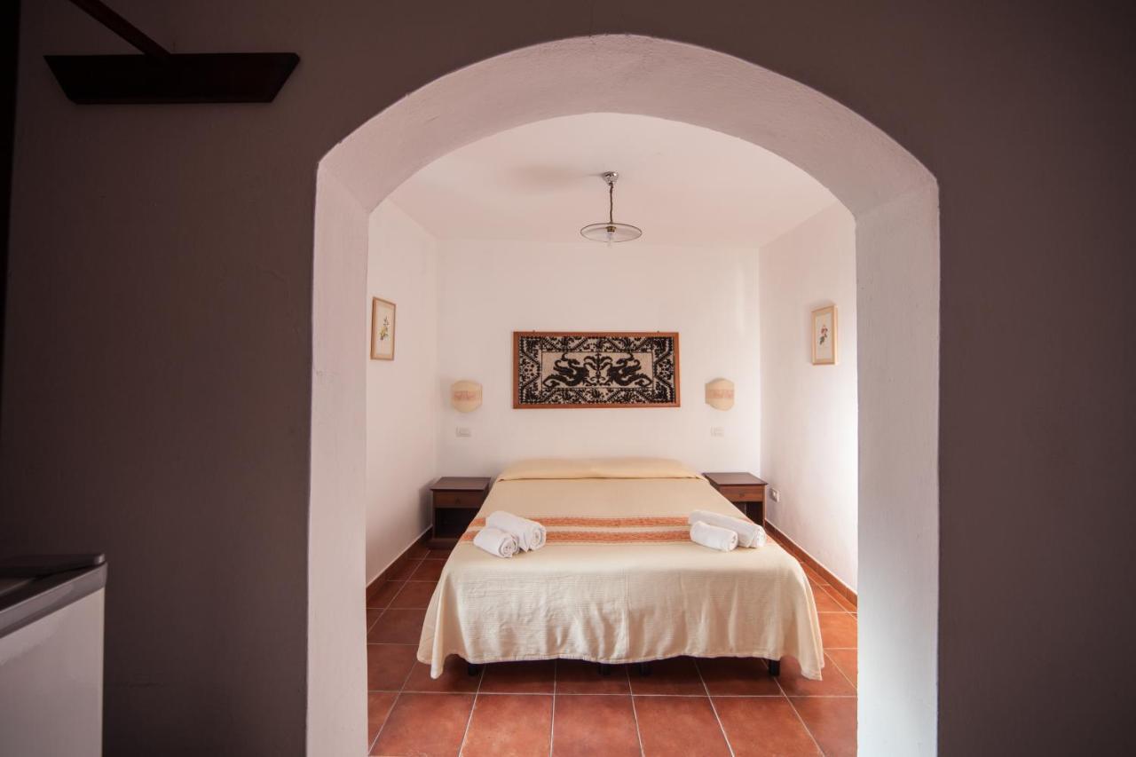 Affitta Camere Casa Delle Rose Villanova Monteleone Esterno foto